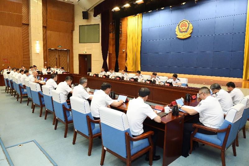 省公安厅党委会议暨理论学习中心组学习会召开.jpg